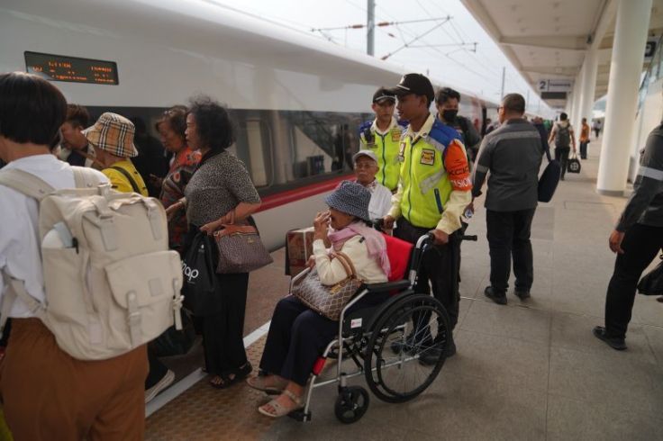 Kereta Whoosh Siapkan Layanan Penumpang Berkebutuhan Khusus