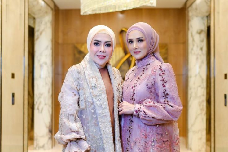 Mulan Jameela Jadi Model Koleksi Busana Muslim Karya Wiwiek Hatta