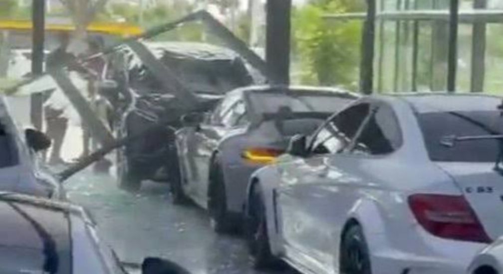 Pengemudi Xpander Mabuk Tabrak Porsche Rp9 Miliar