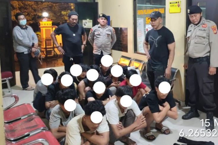 Polisi Ciduk Pelaku Tawuran Sarung di Pesanggrahan Jaksel