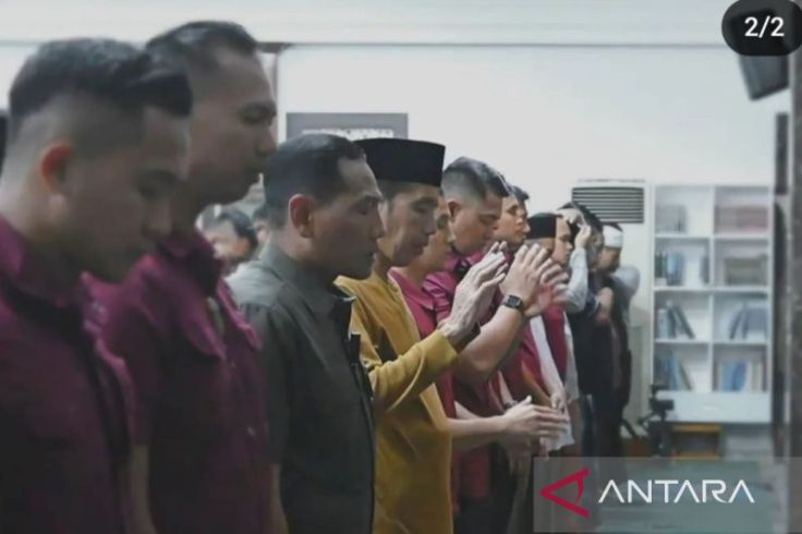 Presiden Jokowi Salat Tarawih di Istana Bogor Bersama Rakyat