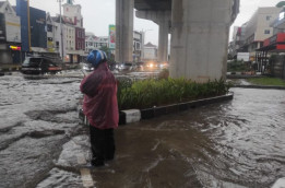 Kebanjiran, Ratusan Warga Semper Barat Jakarta Utara Mengungsi