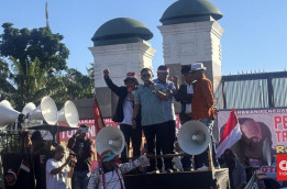 Sejumlah Anggota DPR Ini "Turun Gunung" Temui Langsung Massa Demonstran