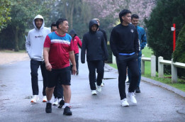 Tim Bulu Tangkis Indonesia Latihan Ringan Jelang French Open