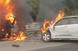 Contraflow Pembawa Maut! 9 Pemudik Tewas Terbakar di Tol Cikampek