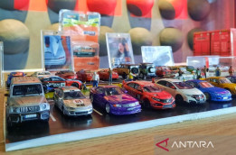 Kolektor Miniatur Mobil  Diecast Adu Detail Komponen di ICE BSD