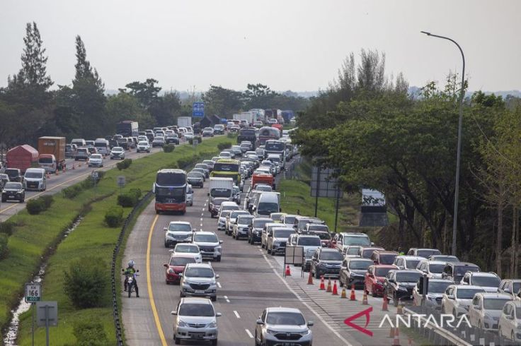 Polisi Mulai Berlakukan One Way di Jalur Tol