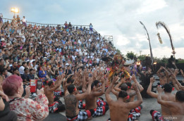 Penari Kecak di Uluwatu Kebanjiran Job sepanjang Momen Lebaran