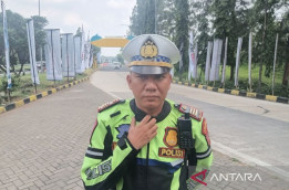 Tim Polres Cirebon Masuk Tol Urai Kepadatan Arus Mudik