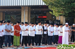 Heru Pilih Salat Id Bareng Jokowi, Sekda DKI di Halaman Balai Kota