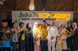 Semarak Bukber di Kopi Johny Balikpapan, Ada Ceramah Neno Warisman dan Hadir Isran Noor