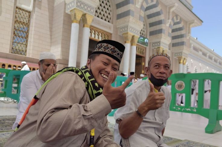 Jemaah Haji Kloter Surabaya Ini Menangis Lihat Masjid Nabawi