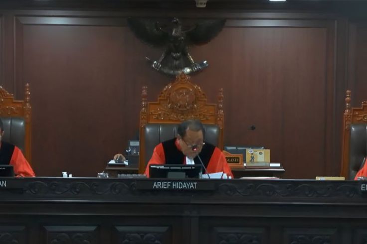 Hakim MK Ungkap Tanda Tangan Surya Paloh Beda di KTP dan Surat Kuasa