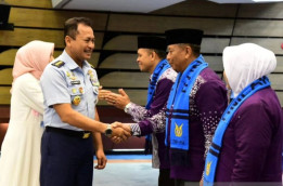 Kasau Lepas Ratusan Calon Haji Keluarga Besar TNI AU