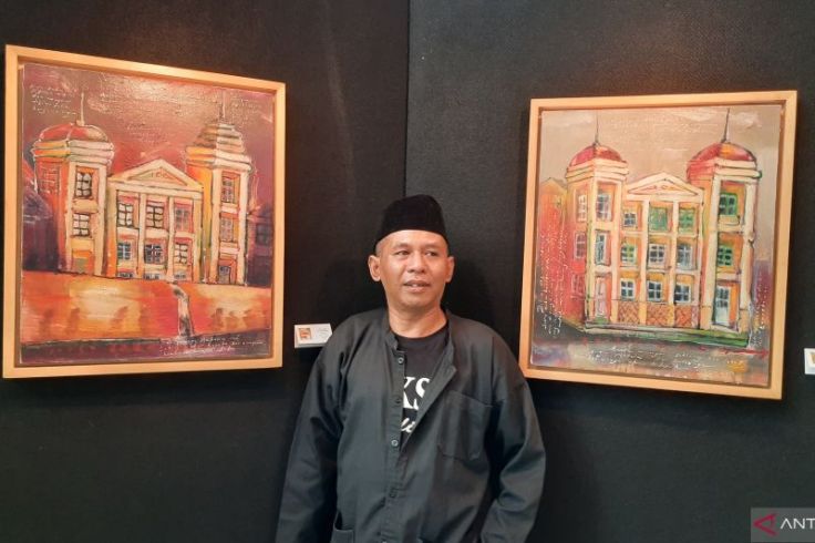 Pelukis Ini Ungkap Alasan Berulang Kali Lukis Gedung yang Sama