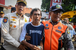 Aparat Gabungan Ciduk 127 Jukir Liar di Minimarket Jakarta