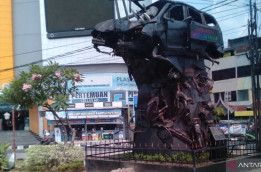 Ngerinya Lihat Monumen Keselamatan di Karawang