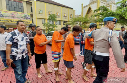 Viral di Medsos, Polisi akhirnya Bekuk Komplotan Begal Mobil Tabrak Pemilik di Bogor