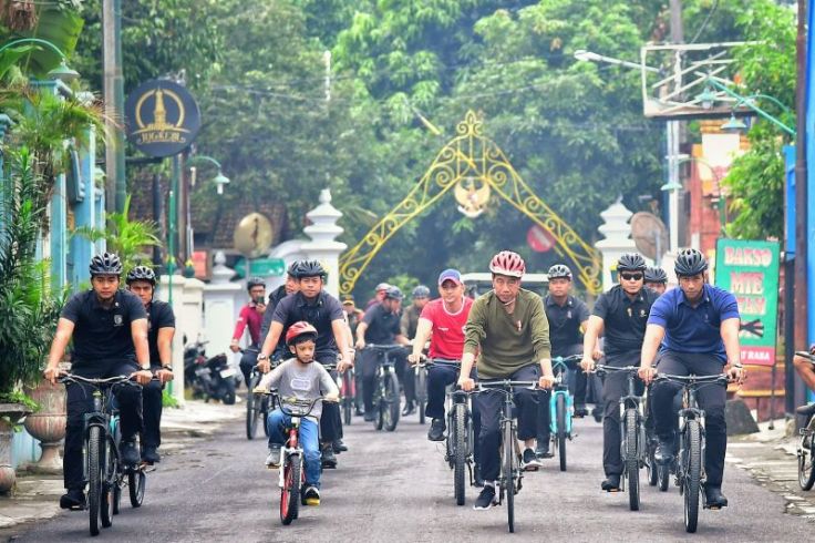 Tak Diundang PDIP, Presiden Jokowi Bersepeda Kelilingi Yogyakarta