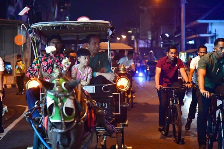 Tak Diundang PDIP, Presiden Jokowi Naik Andong Keliling Malioboro