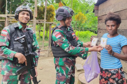 Mulianya Prajurit TNI di Perbatasan Papua Ini, Buat Tempe untuk Dibagikan ke Rakyat