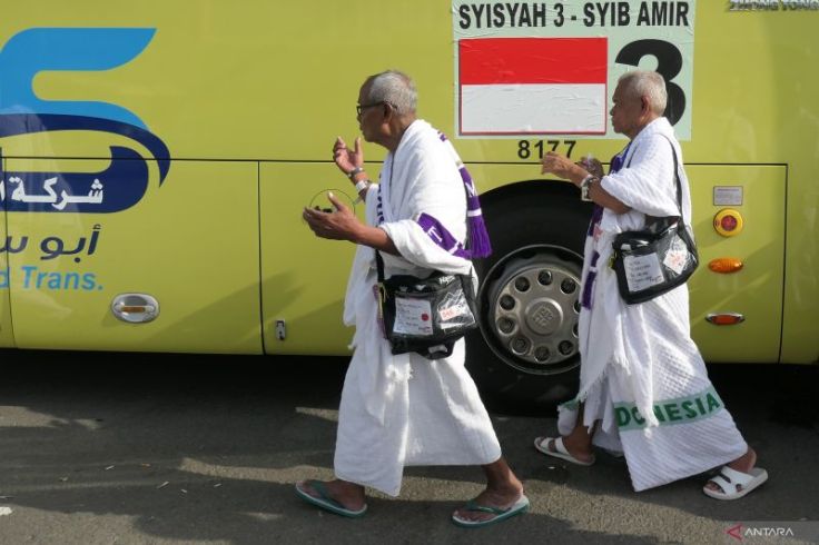 Bus Shalawat Kembali Beroperasi, Jemaah Indonesia "Happy"