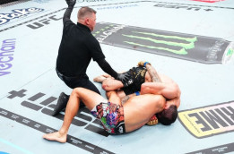 Kuncian Islam Makhachev Hancurkan Dustin Poirier