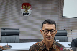 Cari Harun Masiku, Penyidik KPK "Oprek-Oprek" Isi HP Hasto Kristiyanto