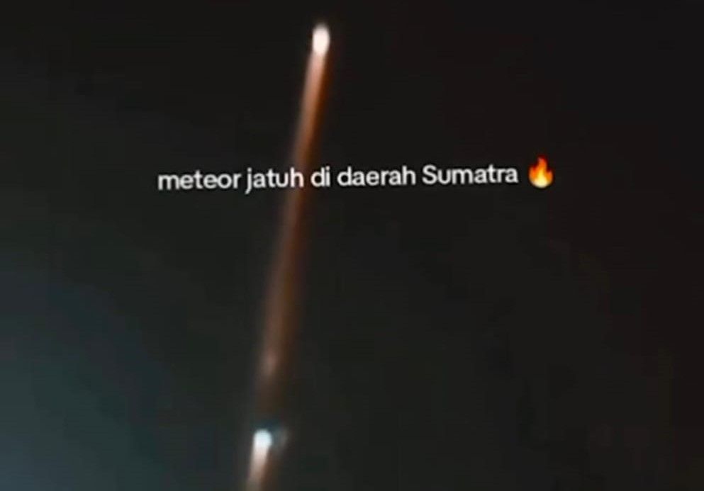 Viral Video Bernarasi Meteor Jatuh di Daerah Sumatra