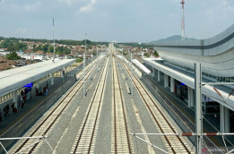 Layang-Layang Ganggu Operasional Kereta Cepat Whoosh, KCIC Resah