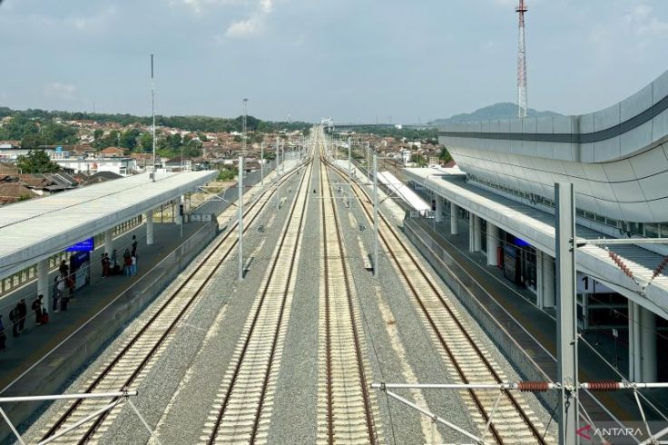 Layang-Layang Ganggu Operasional Kereta Cepat Whoosh, KCIC Resah