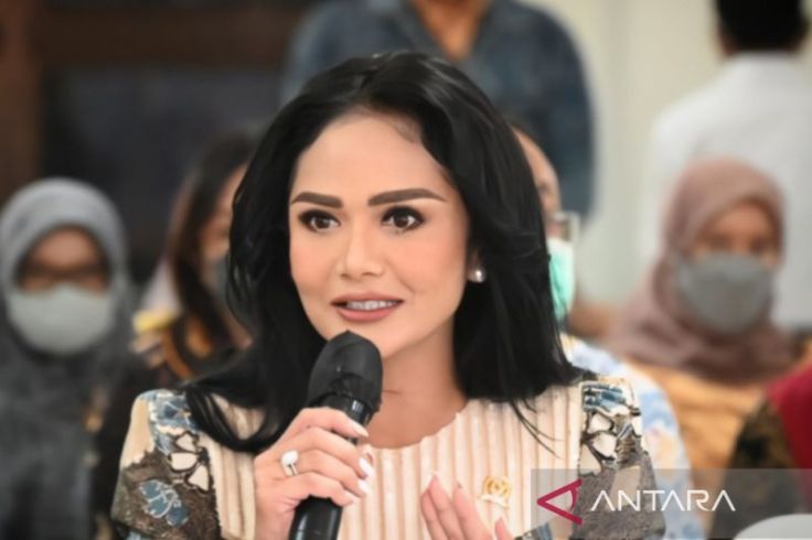 Sedot Lemak Tewaskan Selebgram, Kris Dayanti "Semprot" Pemerintah