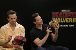 Caitlin Halderman Beri Hadiah Blangkon ke "Deadpool & Wolverine"