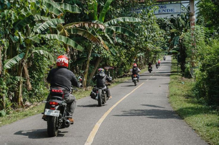 Semangatnya Para Biker Nikmati Keindahan Pulau Flores