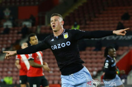 Gelandang Inggris Ross Barkley Merumput Permanen di Aston Villa