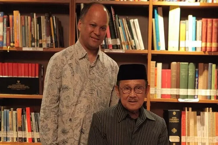 Ilham Habibie Kuda Hitam?