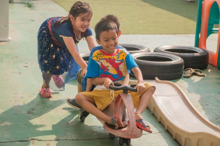 Ortu Wajib Waspada! Begini Dampak Buruk Masukkan Anak ke SD Sebelum Waktunya