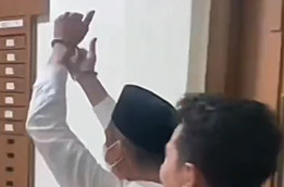 Joget Kemenangan Penipu Umrah yang Raih Vonis Ringan