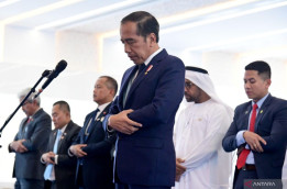 Jokowi Jadi Imam di Masjid Presiden Joko Widodo Abu Dhabi