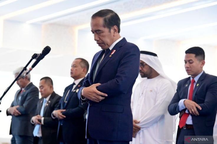 Jokowi Jadi Imam di Masjid Presiden Joko Widodo Abu Dhabi