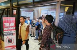 KPK Geledah Pemkot Semarang, Ada Spanduk Tolak Gratifikasi