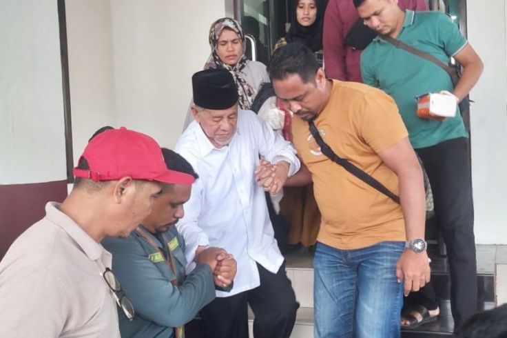 Sidang Korupsi,  Mantan Gubernur Malut AGK ke RS