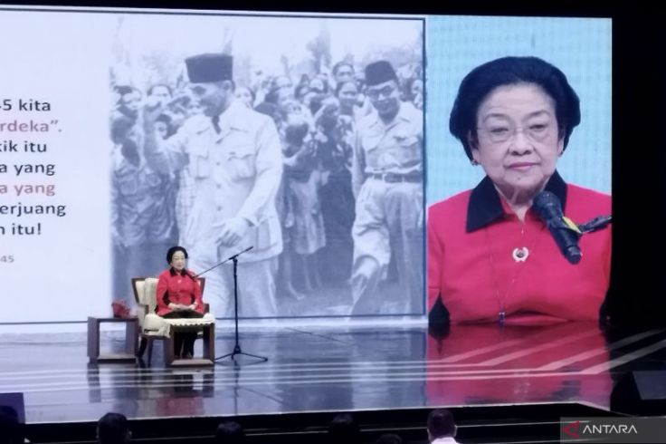 Megawati Beberkan Alasan Kenapa Selalu Bela Soekarno