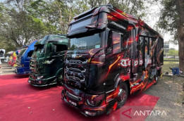 Komunitas Canter Adu Kreasi Truk di GIIAS 2024