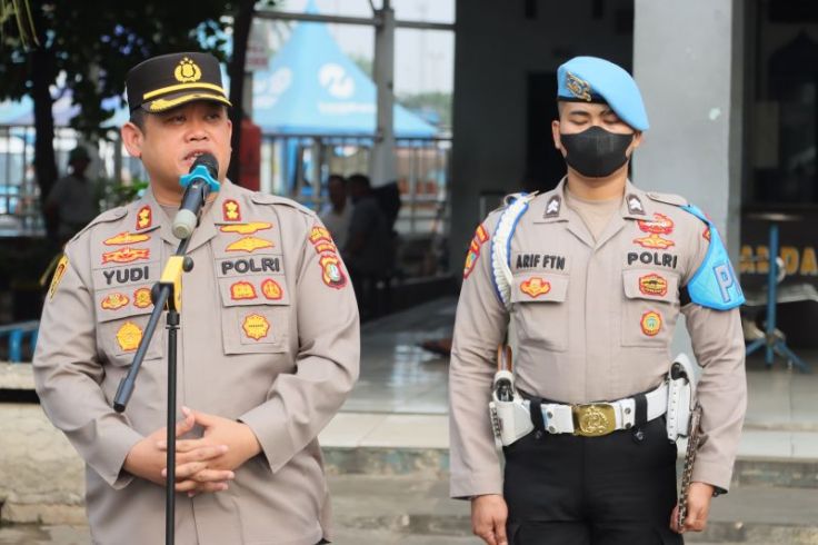 Pasukan Polri Basmi Preman di Tanjung Priok