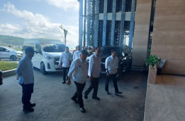 Presiden Rapat  dengan Menteri dan Kepala Daerah di IKN