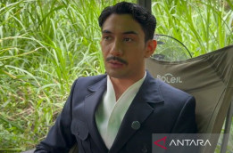 Reza Rahadian Turunkan Berat Badan untuk Film "Gowok Kamasutra Jawa"