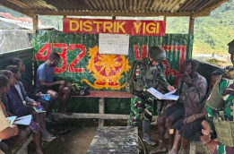 Ketika KKB Bakar Sekolah, Prajurit TNI Didik Anak-Anak Papua Pegunungan 