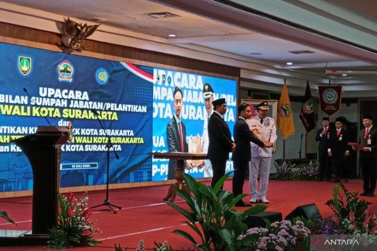 Resmi Jadi Wali Kota Solo, Teguh Prakosa Janji Tingkatkan Prestasi Gibran