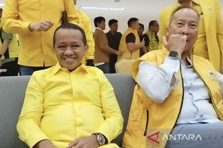 Senyum Bahagia Bahlil saat Daftar Ketum Golkar 